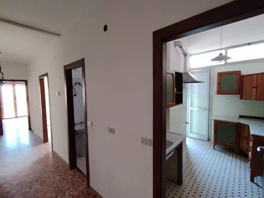 Immagine 11 di Appartamento in vendita  a Massa