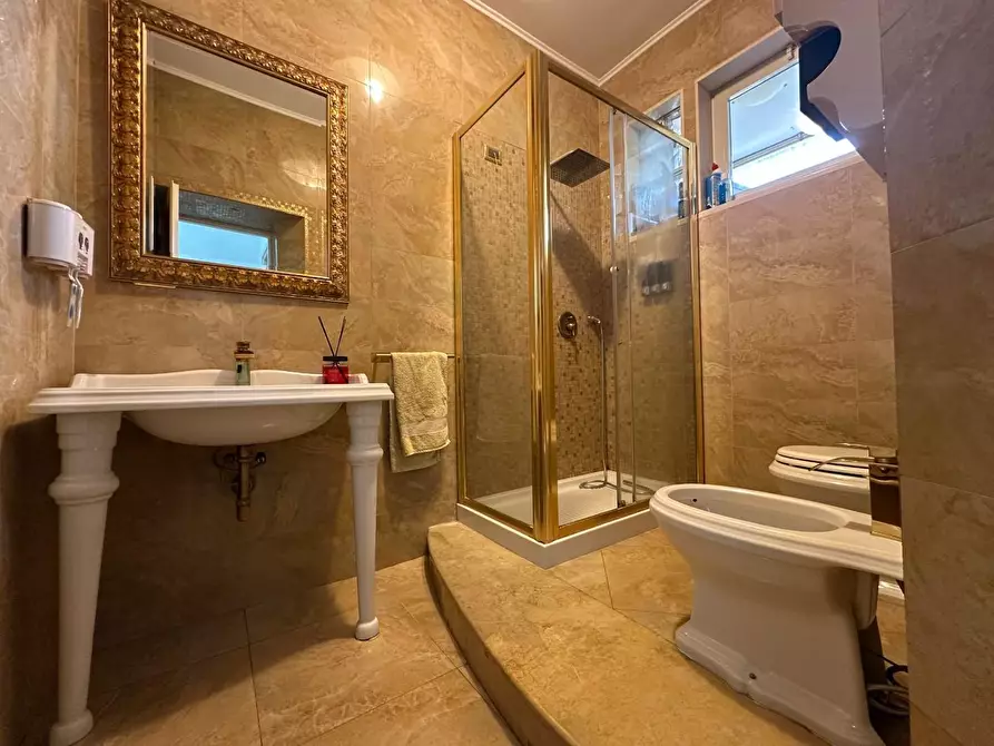 Immagine 38 di Appartamento in vendita  a Viareggio