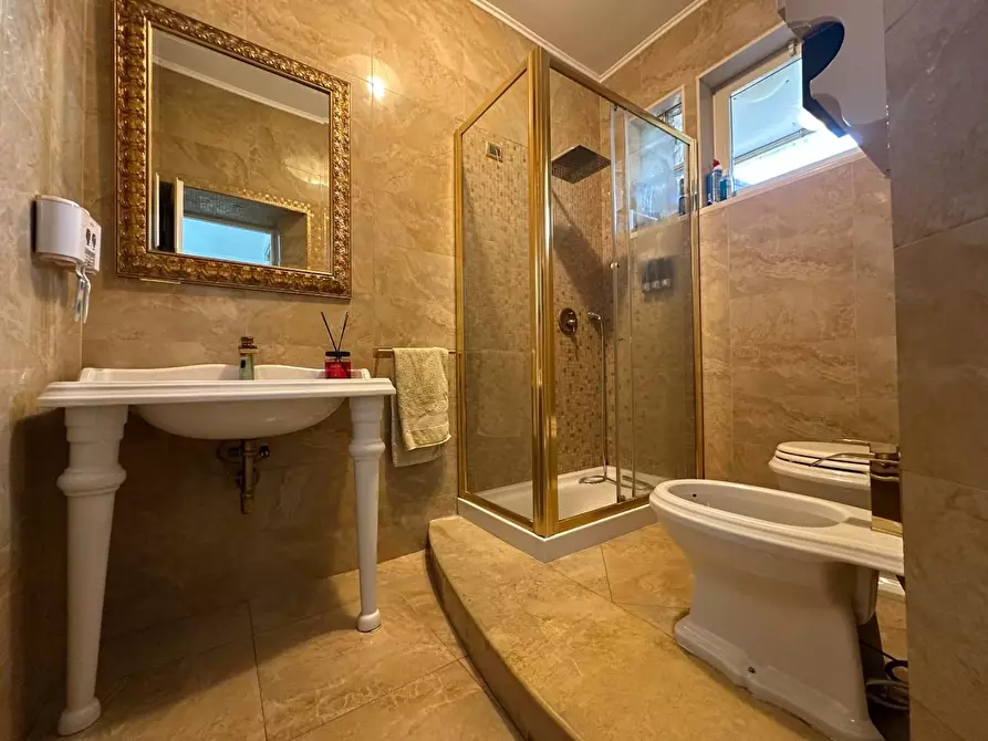 Immagine 28 di Appartamento in vendita  a Viareggio