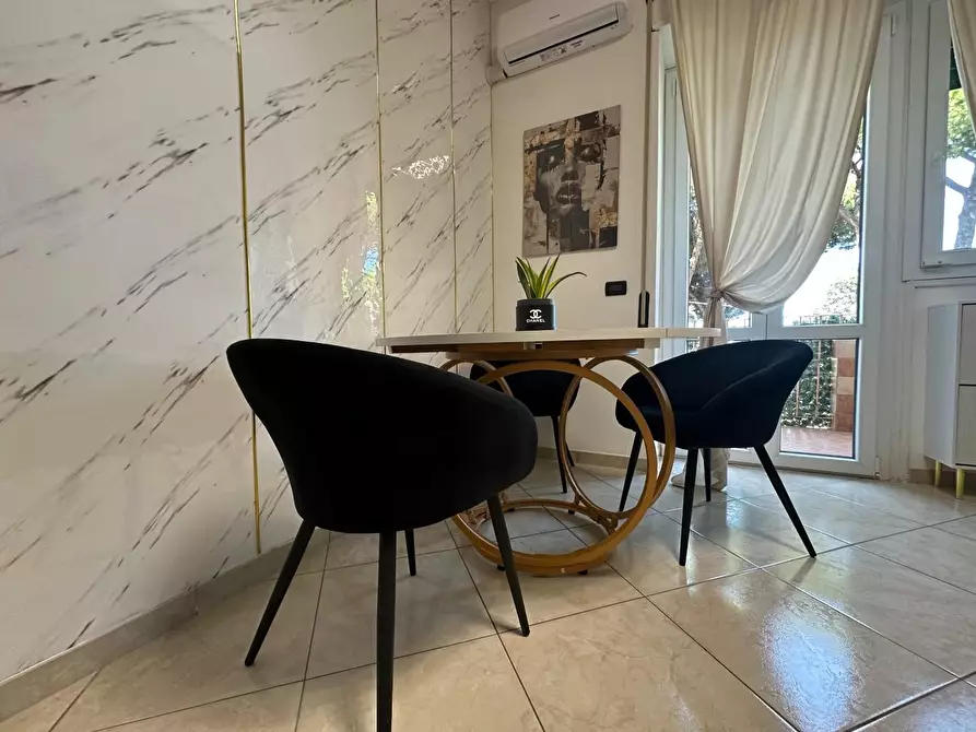 Immagine 19 di Appartamento in vendita  a Viareggio