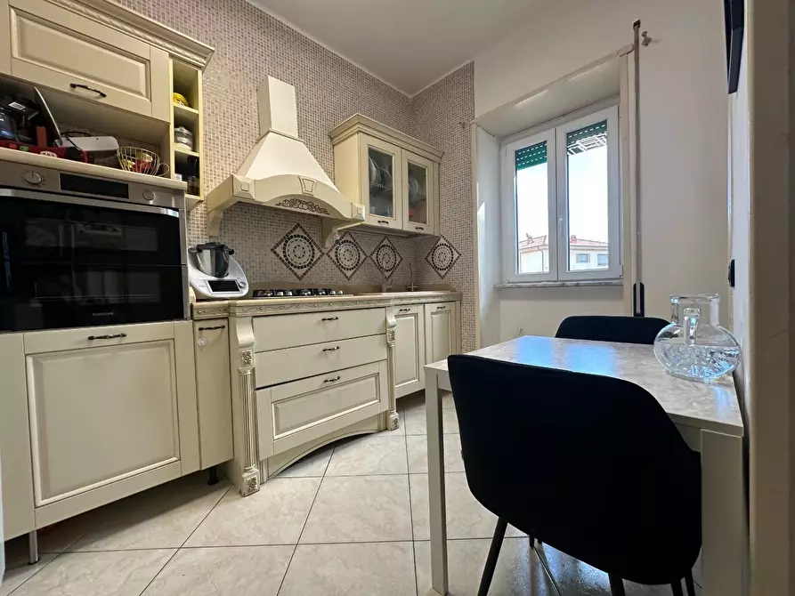 Immagine 4 di Appartamento in vendita  a Viareggio