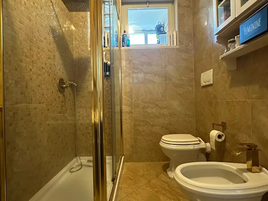 Immagine 29 di Appartamento in vendita  a Viareggio