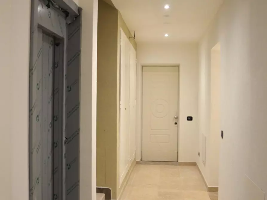 Immagine 5 di Mansarda in vendita  a Viareggio