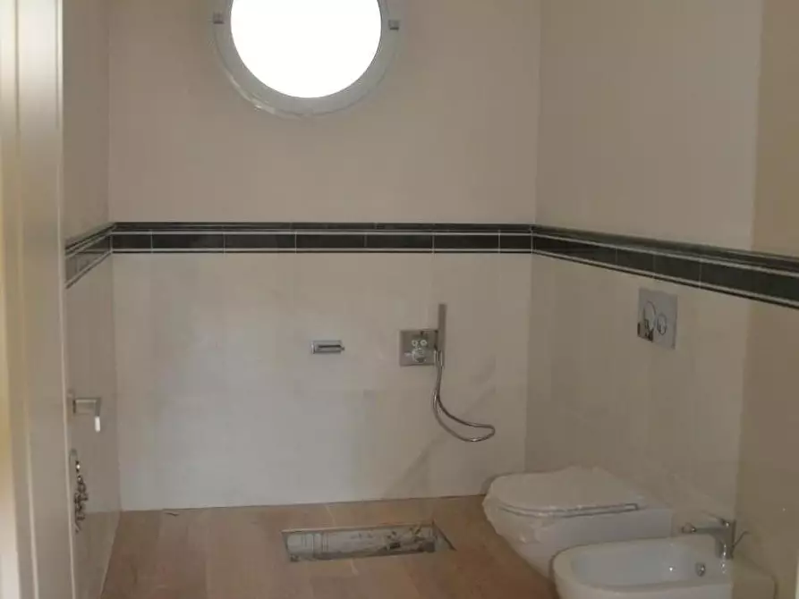 Immagine 6 di Mansarda in vendita  a Viareggio