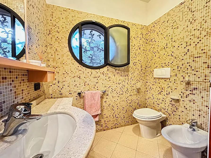 Immagine 16 di Villa in vendita  a Cascina