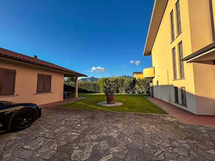 Immagine 33 di Villa in vendita  a Cascina