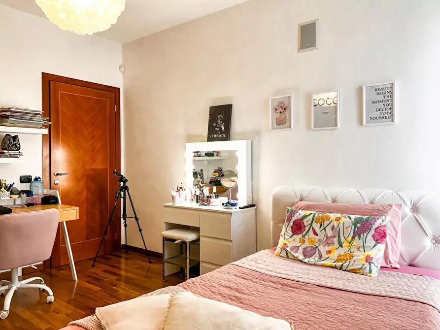 Immagine 51 di Villa in vendita  a Cascina