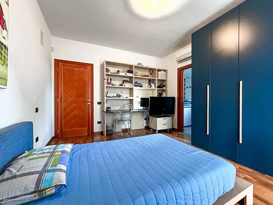 Immagine 53 di Villa in vendita  a Cascina