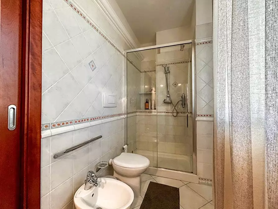 Immagine 46 di Villa in vendita  a Cascina