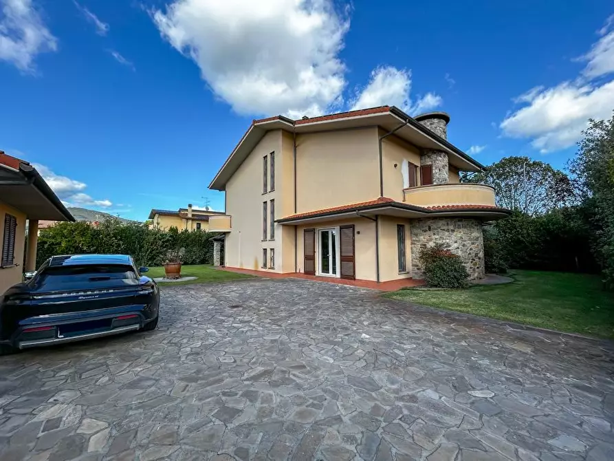 Immagine 22 di Villa in vendita  a Cascina