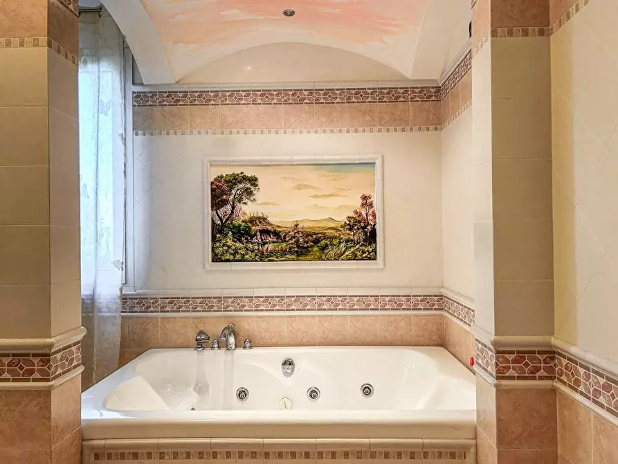 Immagine 61 di Villa in vendita  a Cascina