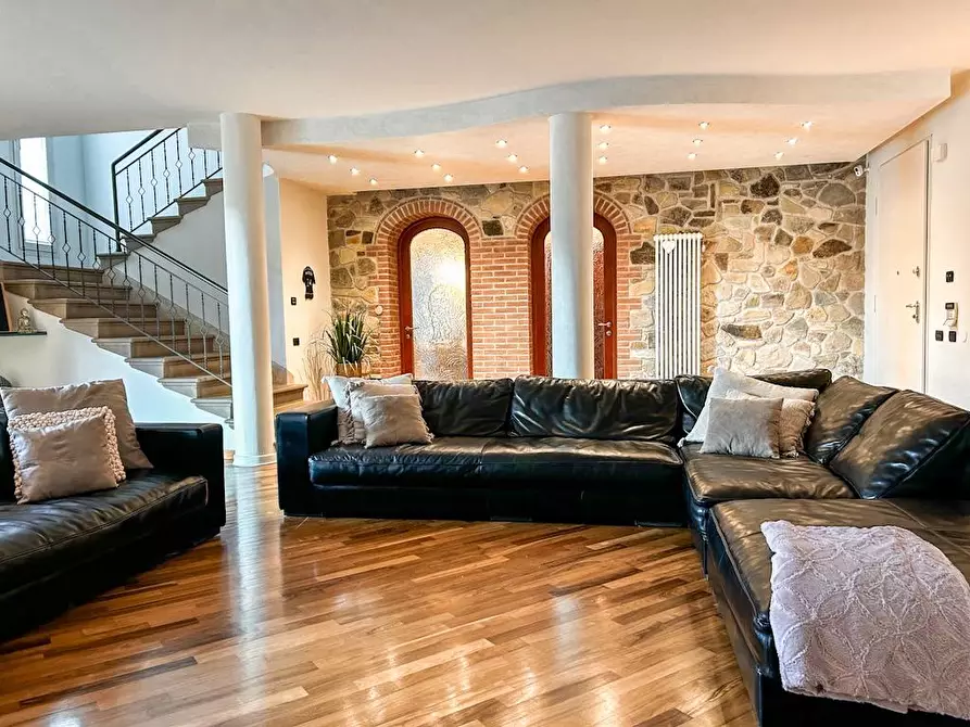 Immagine 7 di Villa in vendita  a Cascina