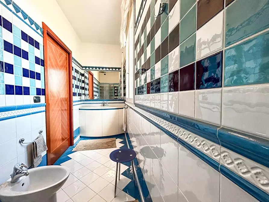 Immagine 58 di Villa in vendita  a Cascina