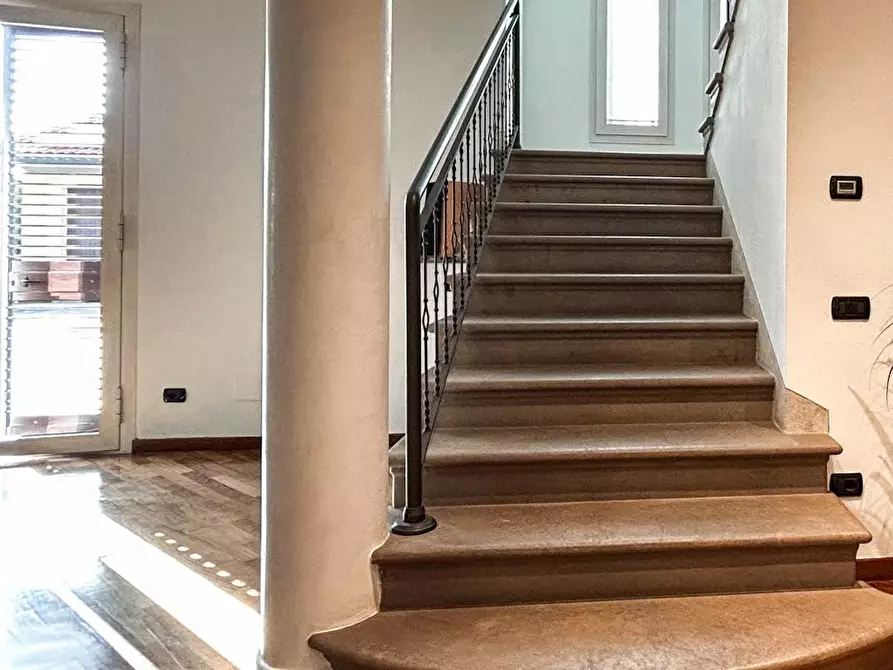 Immagine 15 di Villa in vendita  a Cascina