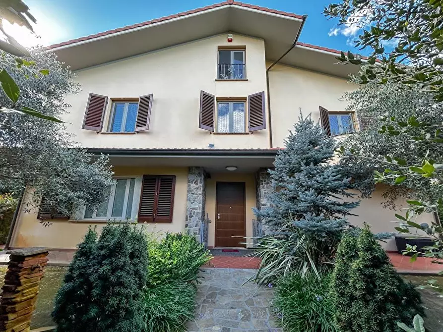 Immagine 18 di Villa in vendita  a Cascina