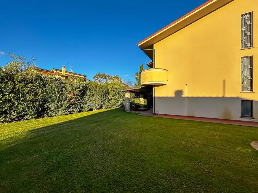 Immagine 23 di Villa in vendita  a Cascina