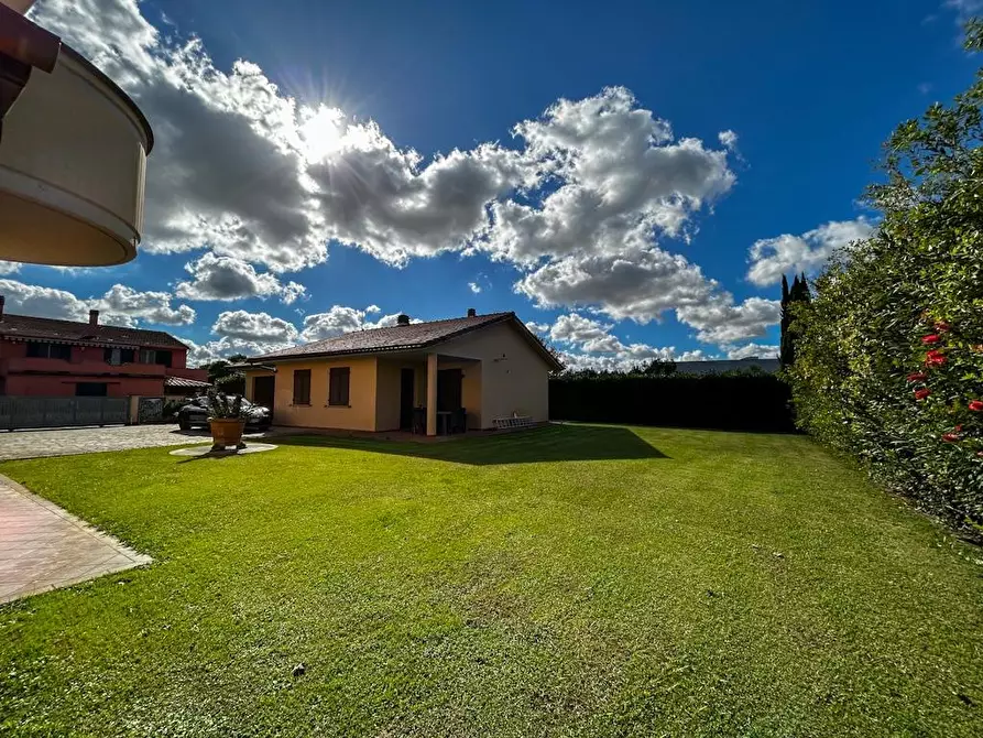 Immagine 26 di Villa in vendita  a Cascina