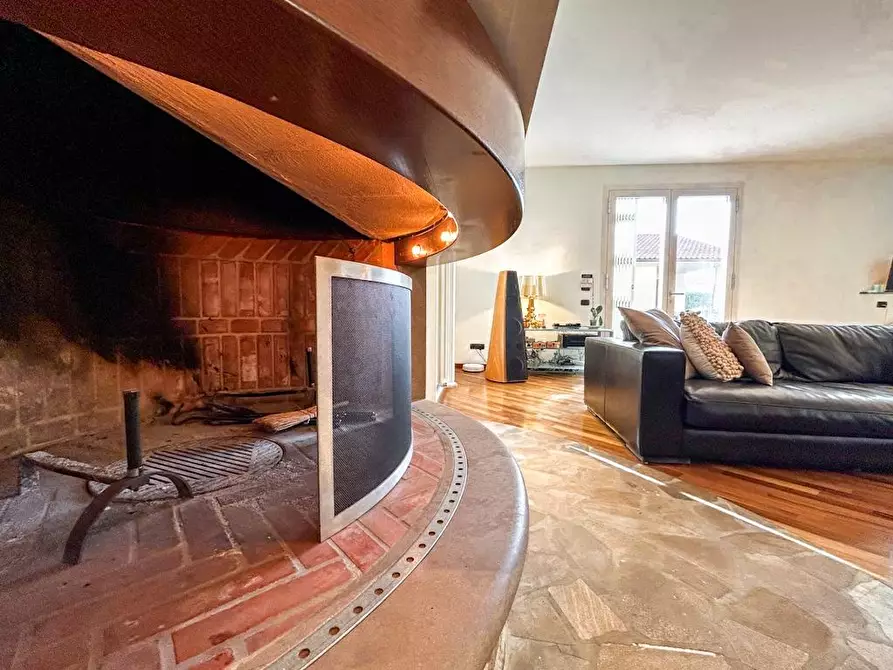 Immagine 5 di Villa in vendita  a Cascina