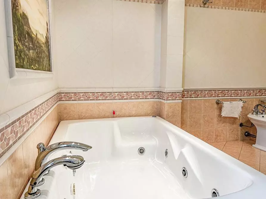 Immagine 63 di Villa in vendita  a Cascina