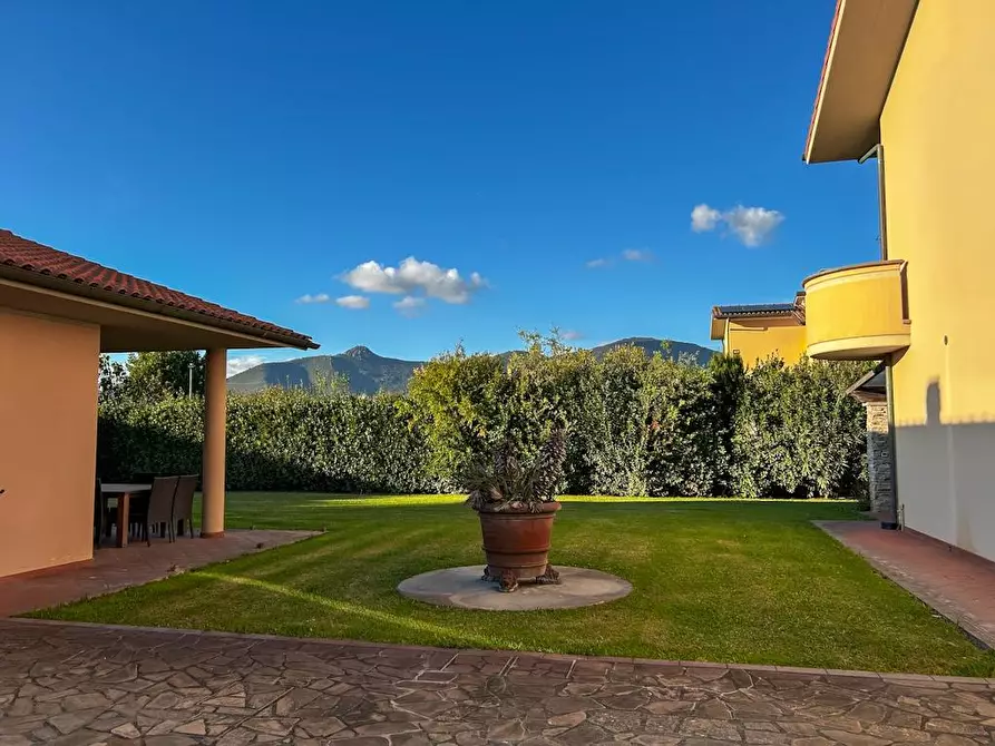 Immagine 27 di Villa in vendita  a Cascina