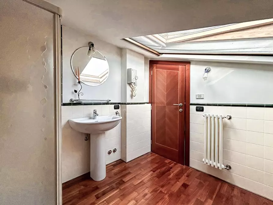 Immagine 69 di Villa in vendita  a Cascina