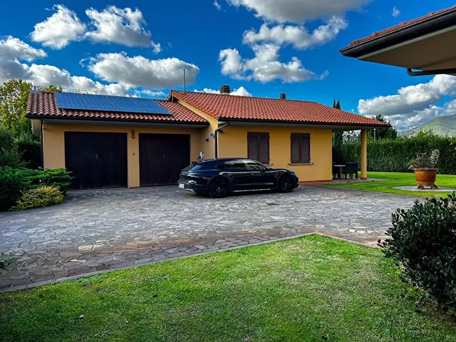 Immagine 28 di Villa in vendita  a Cascina