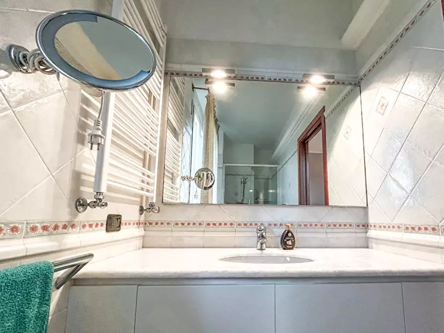 Immagine 45 di Villa in vendita  a Cascina