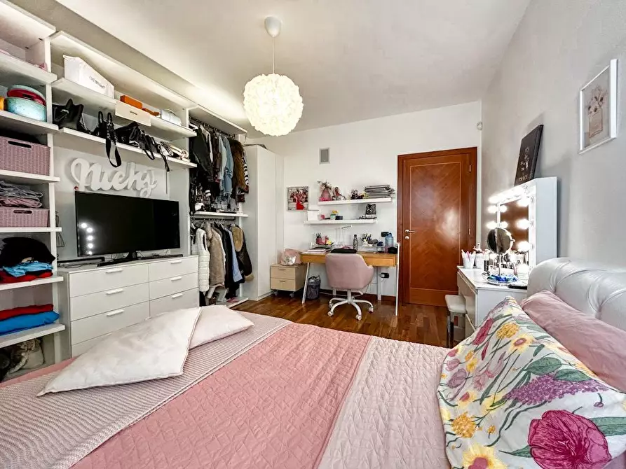 Immagine 49 di Villa in vendita  a Cascina