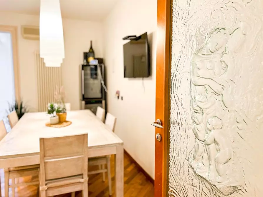 Immagine 37 di Villa in vendita  a Cascina