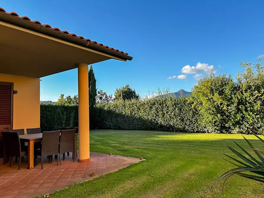 Immagine 25 di Villa in vendita  a Cascina