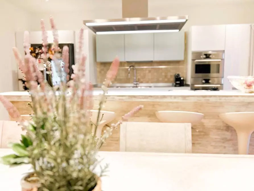 Immagine 41 di Villa in vendita  a Cascina