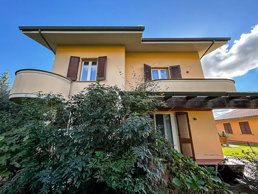 Immagine 17 di Villa in vendita  a Cascina