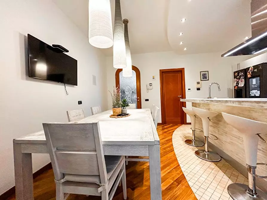 Immagine 34 di Villa in vendita  a Cascina