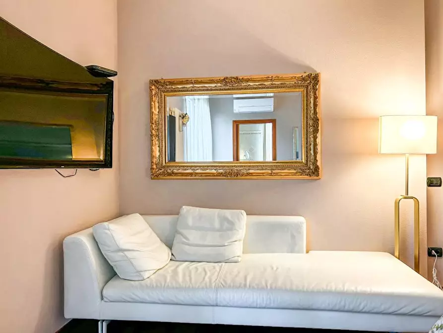 Immagine 44 di Villa in vendita  a Cascina