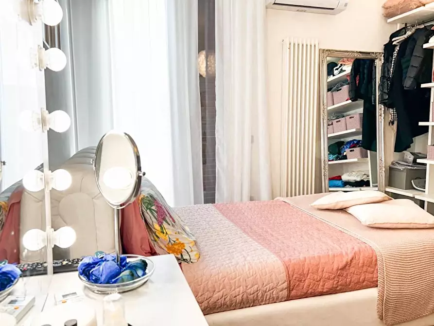 Immagine 50 di Villa in vendita  a Cascina