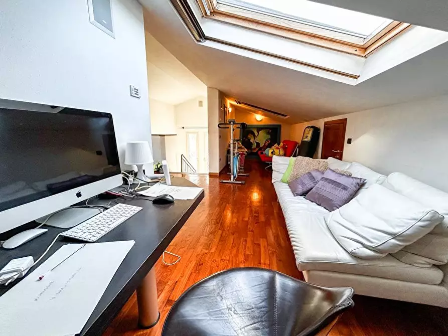 Immagine 68 di Villa in vendita  a Cascina