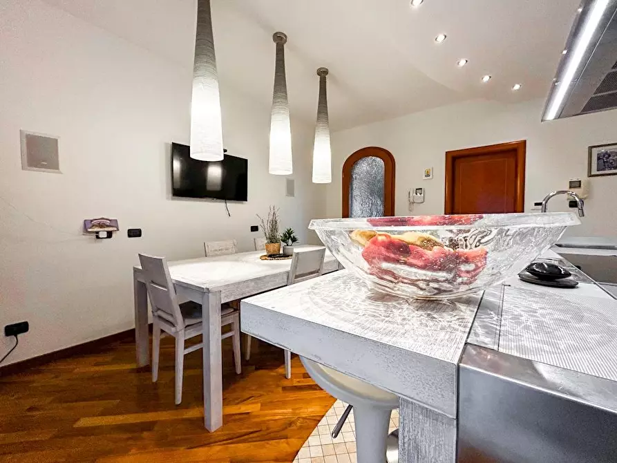 Immagine 40 di Villa in vendita  a Cascina