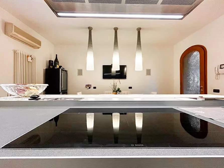 Immagine 38 di Villa in vendita  a Cascina