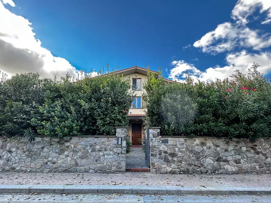 Immagine 19 di Villa in vendita  a Cascina