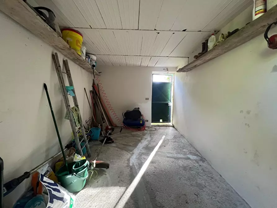 Immagine 39 di Villa in vendita  a Calci