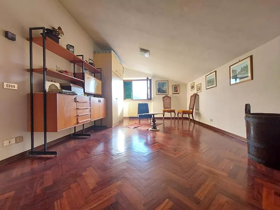 Immagine 33 di Capannone industriale in vendita  a Lucca