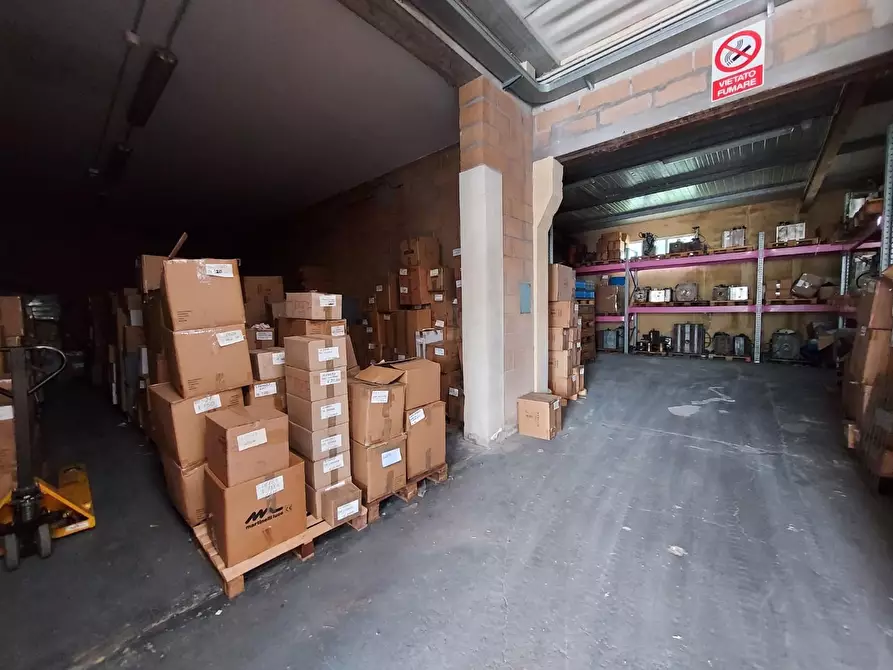 Immagine 6 di Capannone industriale in vendita  a Lucca