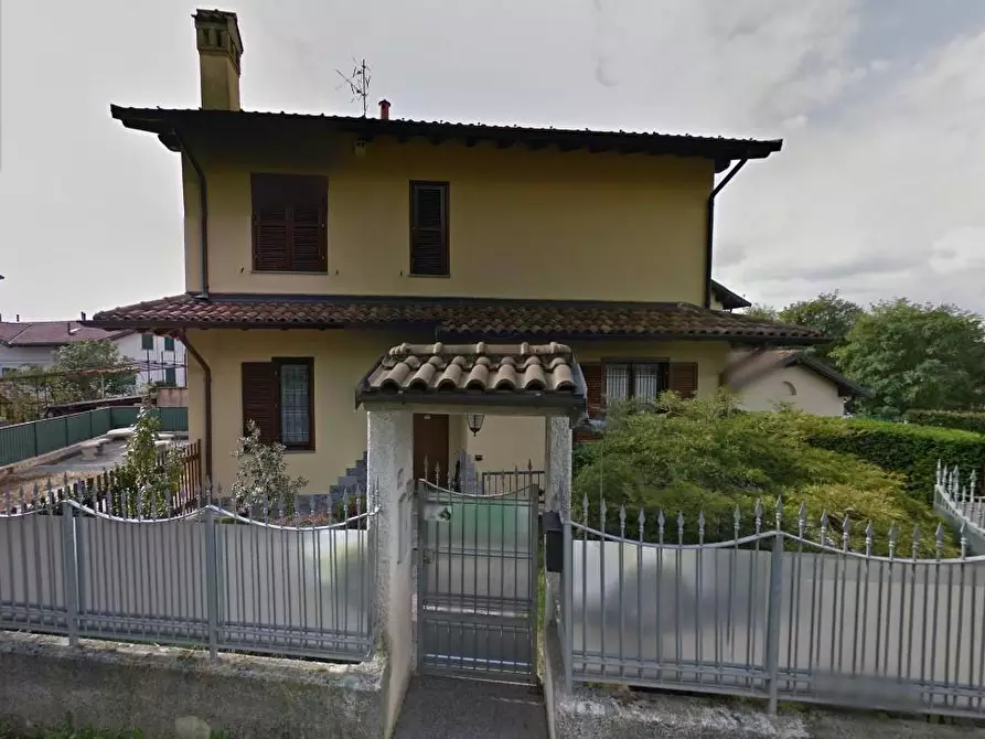 Immagine 1 di Villa in vendita  a Giussano
