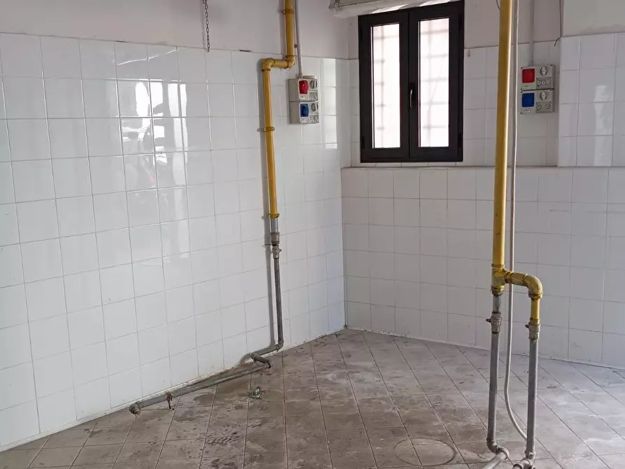 Immagine 3 di Locale commerciale in affitto  a Montelupo Fiorentino