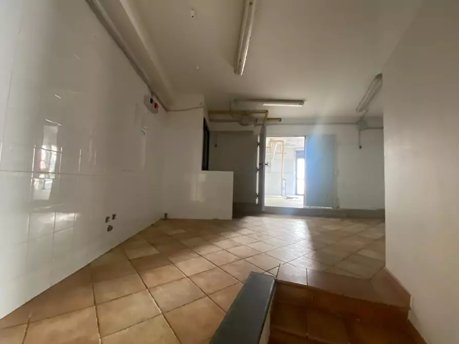 Immagine 14 di Locale commerciale in affitto  a Montelupo Fiorentino