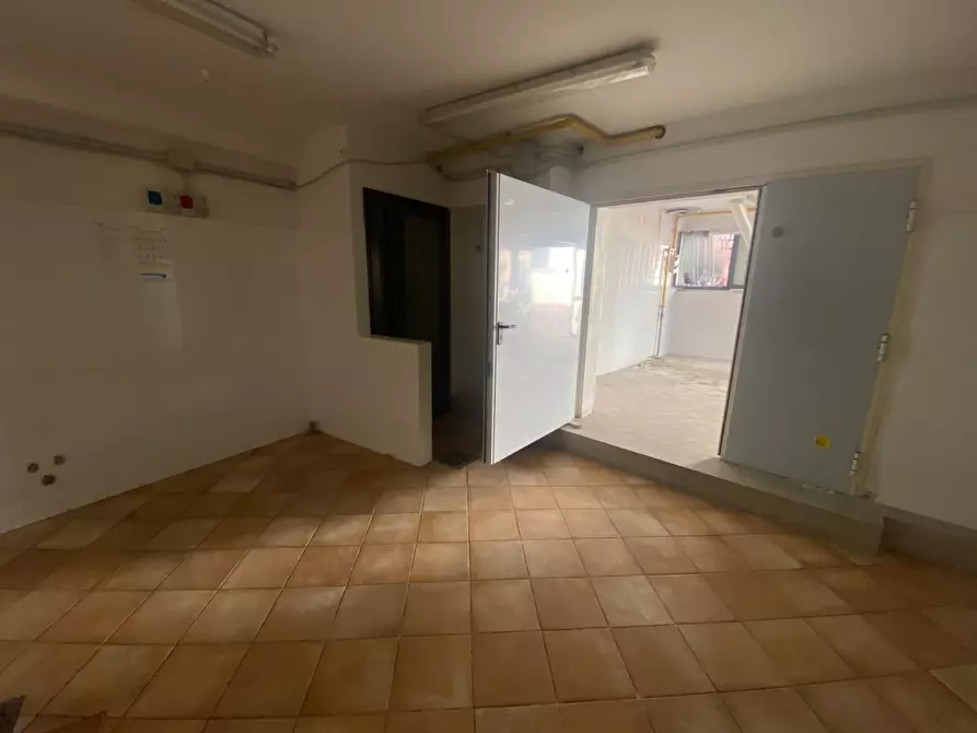 Immagine 17 di Locale commerciale in affitto  a Montelupo Fiorentino