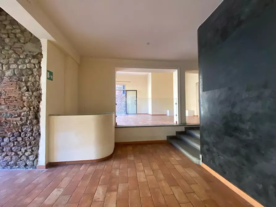 Immagine 9 di Locale commerciale in affitto  a Montelupo Fiorentino