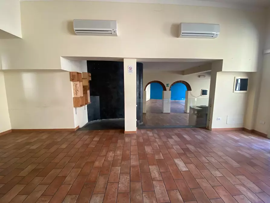 Immagine 18 di Locale commerciale in affitto  a Montelupo Fiorentino
