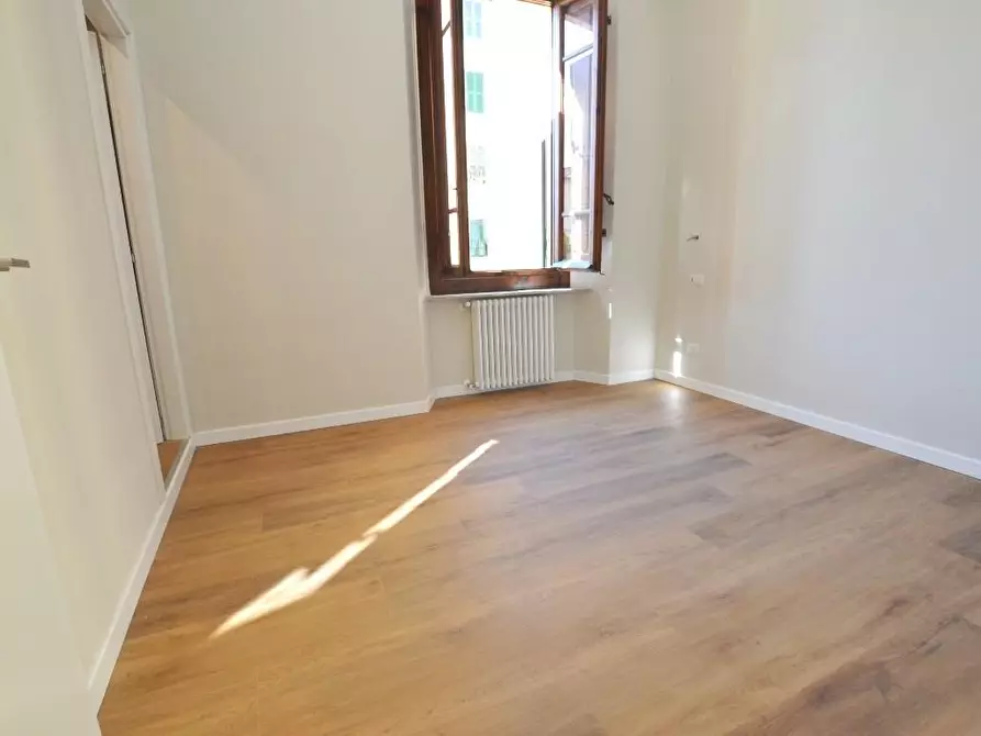 Immagine 17 di Appartamento in vendita  a Lucca