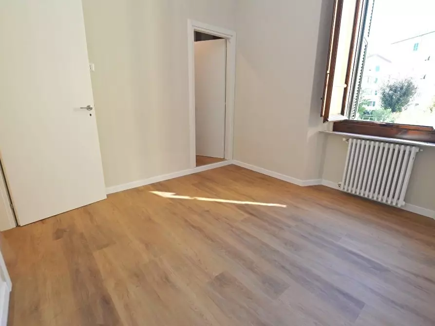 Immagine 19 di Appartamento in vendita  a Lucca